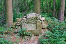 https://upload.wikimedia.org/wikipedia/commons/thumb/c/c0/Lichten%C5%A1tejnsk%C3%BD_pam%C3%A1tn%C3%ADk_Bohuslavice.jpg/1280px-Lichten%C5%A1tejnsk%C3%BD_pam%C3%A1tn%C3%ADk_Bohuslavice.jpg