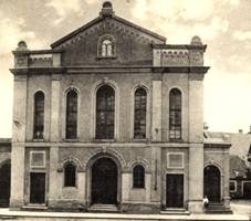 https://upload.wikimedia.org/wikipedia/commons/7/73/Kyjov_Synagogue_1.png