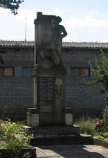 eletice - pomnk padlm.JPG