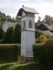 https://upload.wikimedia.org/wikipedia/commons/thumb/6/65/Bo%C5%BE%C3%AD_muka_na_kraji_Albrechtic_%28Q66107110%29_02.jpg/1024px-Bo%C5%BE%C3%AD_muka_na_kraji_Albrechtic_%28Q66107110%29_02.jpg