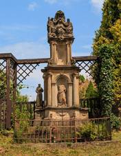 Horn Dobrou - socha svat Trojice