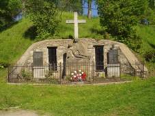 Soubor:Vyprachtice monument of victims of WWI.jpg
