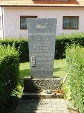 Pomník padlým v Chýšné (Q104974727).jpg