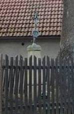 Kříž u domu čp. 10 v Děkančicích (Q94437917) 01.jpg
