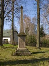 Dolní Březinka, napoleonský hřbitov.jpg