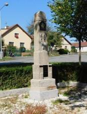 Pomník padlým v Hulicích (Q94444153) 01.jpg