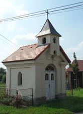 Kaplička v obci