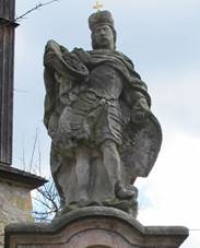 Krytofovo dol - svat Vclav u kostela 01.jpg