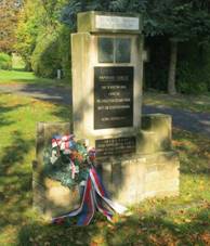 Pomnk osvobozen u kostela v Chotinvsi (Q78791569) 02.jpg