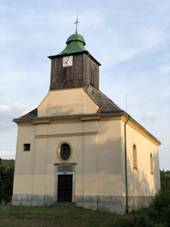 Prel a bok kostela sv. Pia V. v Homoli.jpg