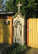 Pomnk padlmu v 1. svtov vlce u domu 31 v Hornch epicch (Q78791530) 01.jpg