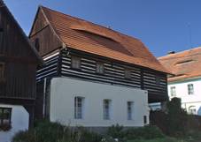 Janovice, roubenka.jpg