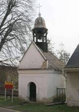 Kaple svatho Jana Nepomuckho ve Lhotce nad Labem (Q78794230) 01.jpg