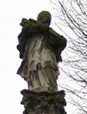 Raovice, sloup se sochou svatho Jana Nepomuckho.jpg