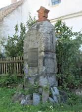 Pomnk osvobozen na nvsi v Raovicch (Q104981965) 01.jpg
