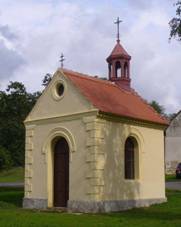 Kaple Nejsvtj Trojice na nvsi v Semi (Q78791969) 01.jpg