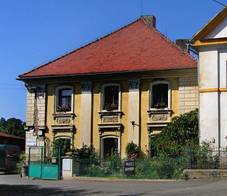 Ploskovice, Tchobuzice.jpg