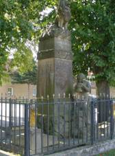 Pomnk padlm v 1. svtov vlce na nvsi v Travicch (Q78791924) 01.jpg