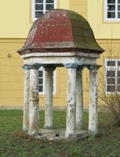 Gloriet (alt�n) u z�mku ve Vrbi�anech (Q78790719).jpg