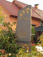 D�b�nov - pomn�k padl�ch