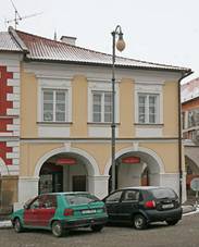 File:M욝ansk dm (Litomyl), Smetanovo nm. 128.JPG