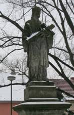 http://upload.wikimedia.org/wikipedia/commons/2/2b/Socha_sv._Jana_Nepomuck%C3%A9ho_%28Litomy%C5%A1l%29%2C_Jir%C3%A1skovo_n%C3%A1m%C4%9Bst%C3%AD.JPG