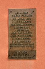 https://upload.wikimedia.org/wikipedia/commons/thumb/0/01/Mora%C5%A1ice%2C_Masaryk_elementary_school%2C_plaque_1.jpg/800px-Mora%C5%A1ice%2C_Masaryk_elementary_school%2C_plaque_1.jpg