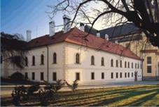 http://www.litomysl.cz/zamecke-navrsi/templates/navrsi/images/piaristicka-kolej-foto1.jpg