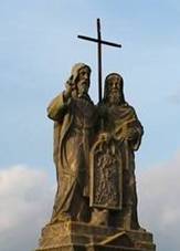 https://upload.wikimedia.org/wikipedia/commons/2/27/Souso%C5%A1%C3%AD_svat%C3%A9ho_Cyrila_a_Metod%C4%9Bje_u_Hrade%C4%8Dn%C3%A9_%28Q94448561%29.jpg