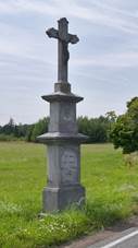 https://upload.wikimedia.org/wikipedia/commons/thumb/9/9e/K%C5%99%C3%AD%C5%BE_u_silnice_na_Sk%C5%99%C3%ADpov%2C_Konice_%2802%29.jpg/1280px-K%C5%99%C3%AD%C5%BE_u_silnice_na_Sk%C5%99%C3%ADpov%2C_Konice_%2802%29.jpg