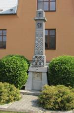 Mezice, pomn�k.jpg