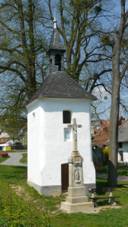 https://upload.wikimedia.org/wikipedia/commons/1/1e/Polomi_zvonice.jpg