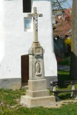 https://upload.wikimedia.org/wikipedia/commons/1/1e/Polomi_zvonice.jpg