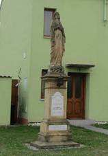 Senika, socha Panny Marie.jpg
