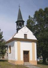 https://upload.wikimedia.org/wikipedia/commons/thumb/3/3f/K%C5%99%C3%AD%C5%BE_v_Un%C4%8Dovic%C3%ADch_vedle_kaple_%28Q38185791%29.jpg/1024px-K%C5%99%C3%AD%C5%BE_v_Un%C4%8Dovic%C3%ADch_vedle_kaple_%28Q38185791%29.jpg