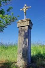 https://upload.wikimedia.org/wikipedia/commons/thumb/4/40/Dvory_u_Lokte_krucifix.jpg/800px-Dvory_u_Lokte_krucifix.jpg