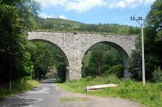 dol u Lokte viadukt ervenec 2020.jpg