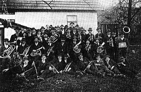 Jak asi hr�vala dechov� kapela v Grafengr�nu z roku 1912 ?