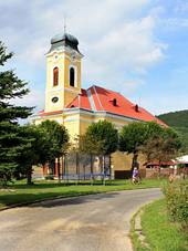 https://upload.wikimedia.org/wikipedia/commons/thumb/9/98/Mil%C3%ADkov%2C_church.jpg/320px-Mil%C3%ADkov%2C_church.jpg