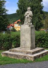 Mil�kov, memorial.jpg