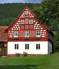 https://upload.wikimedia.org/wikipedia/commons/thumb/1/14/Mil%C3%ADkov%2C_old_farm_2.jpg/800px-Mil%C3%ADkov%2C_old_farm_2.jpg