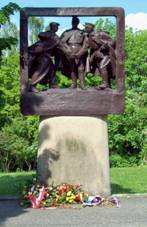 Pomnk Polsko-s. ptelstv, Mlnk.jpg