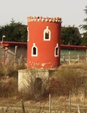 Mlnk, vika s cimbum ve vinici Turbovice.jpg