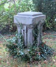 Pamtka neznmho elu v parku v erven Psce (Q105001724) 01.jpg