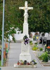 2016-05-31 GuentherZ (02) Untertannowitz-Doln Dunajovice Friedhof.jpg
