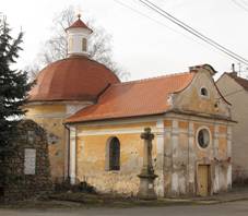 Kaple Nanebevzet Panny Marie a pomnk padlm