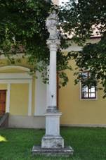 sloup se sochou Immaculaty