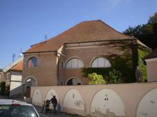 Mikulov, synagoga na ulici Husova.JPG