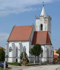 ulice Hlavn a kostel sv. Mikule