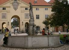 Kana (Valtice), nm. Svobody, Valtice.JPG